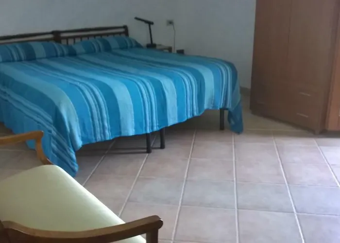 ベッド・アンド・ブレックファスト La Vigna テンピオ・パウザーニア